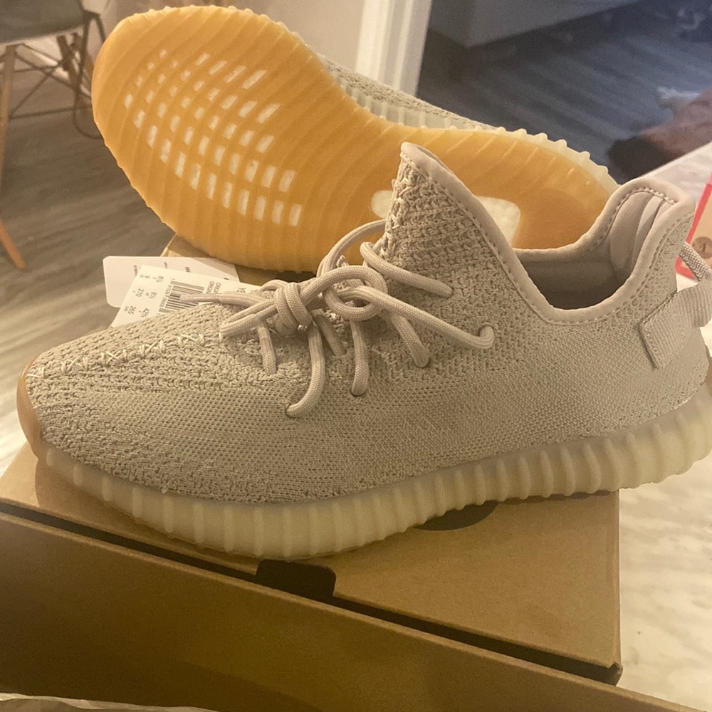 BNWT Yeezy boost Sesame